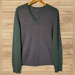 BANANA REPUBLIC 100% Merino Wool V-Neck Baseball Style Sweater Forest/Dark Grey